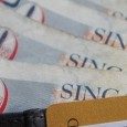 Revenu moyen par foyer à Singapour en 2012 Le Gouvernement de Singapour vient de publier une étude sur les statistiques des revenus du travail (salaires et bonus) pour les Singapouriens et les Résidents Permanents (PR) habitant dans la Cité-Etat....