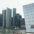 Singapour est une Cité-Etat, c&rsquo;est à dire que la majeure partie de son minuscule territoire national (~700km²) est occupé par une ville de 5.31 million d&rsquo;habitants. Or la population de Singapour continue...