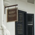 Group Therapy (Tanjong Pagar) Tanjong Pagar est un des quartiers les plus sympas de Singapour, notamment parce qu’une partie du district abrite de nombreuses shop houses (maisons traditionnelles Singapouriennes) qui tranchent avec les tours...